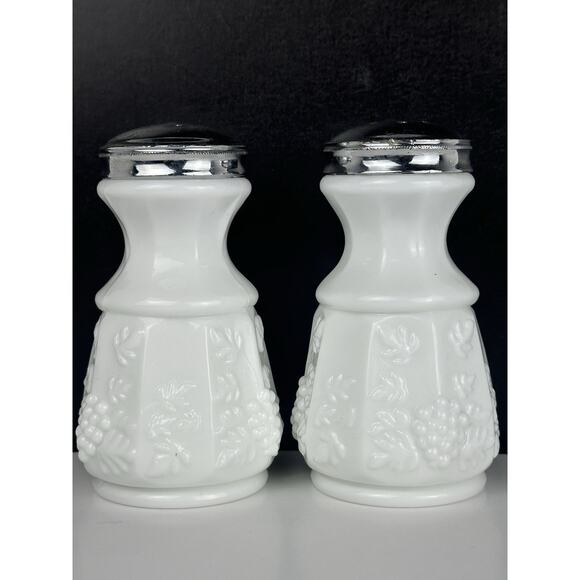 Westmoreland USA Milk Glass Paneled Grape Heavy Salt & Pepper Shakers 4 1/4" - Picture 1 of 6